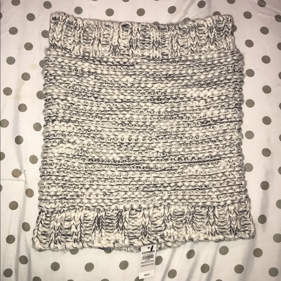 NWT Express Cable Knit Snood in Oatmeal - Picture 4 of 5